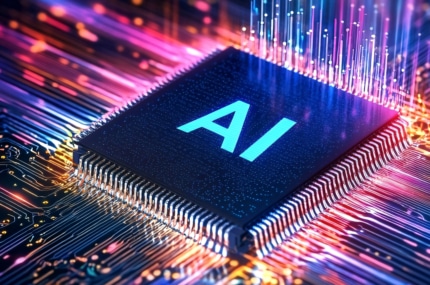 Close-up van een AI-chip op een moederbord met kleurrijke lichtsporen die data en technologie symboliseren.