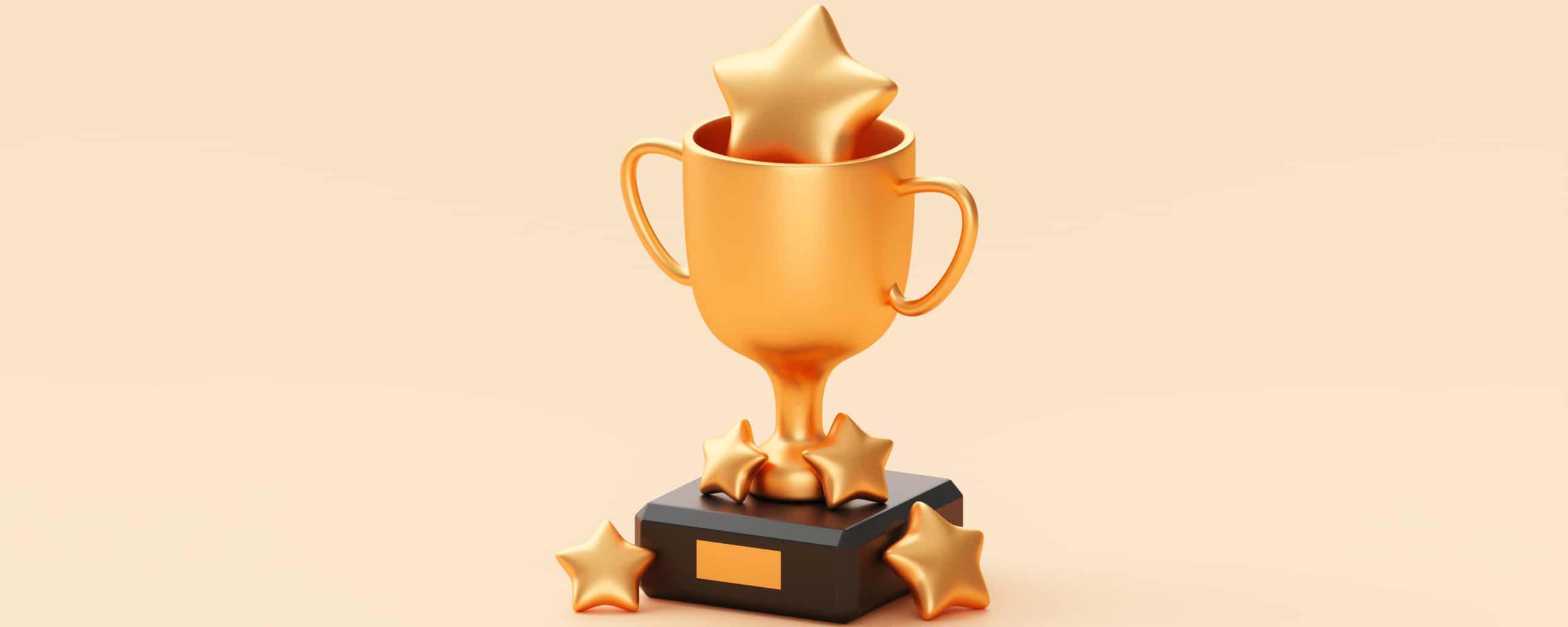 Gouden trofee met ster op een sokkel tegen een neutrale achtergrond, symbool voor overwinning of prestatie.