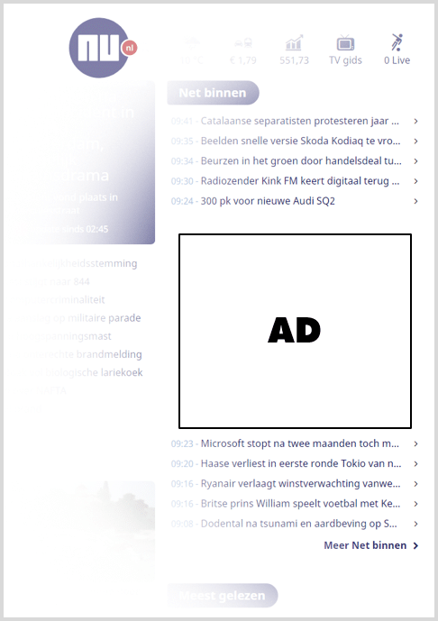 Screenshot van een nieuwswebsite met een advertentieblok in het midden gemarkeerd met ‘AD’.